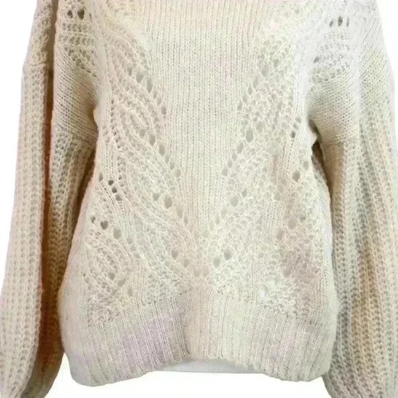 NWT Dress Forum Cream Crochet Detail Mock Neck Long Sleeve Sweater Size Medium - Picture 5 of 7